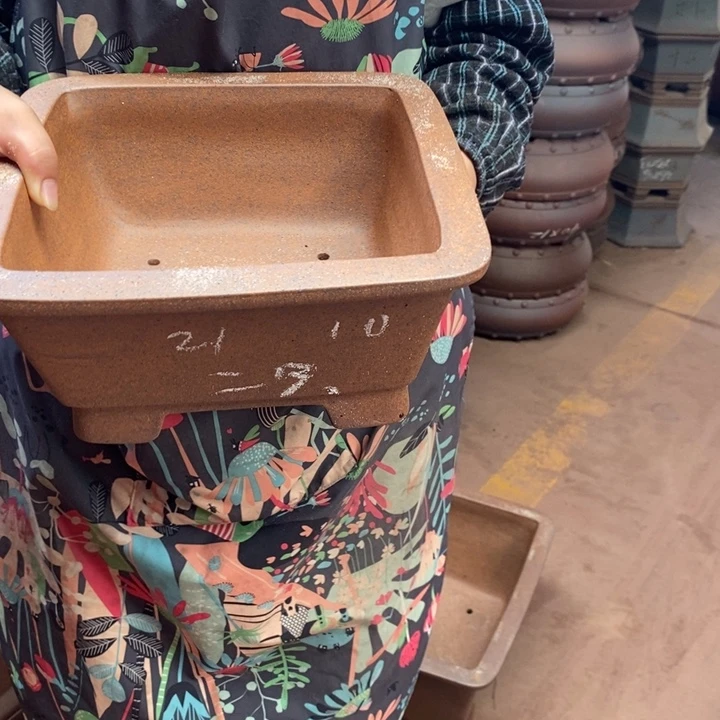 紫砂花盆只顾吃瓜就