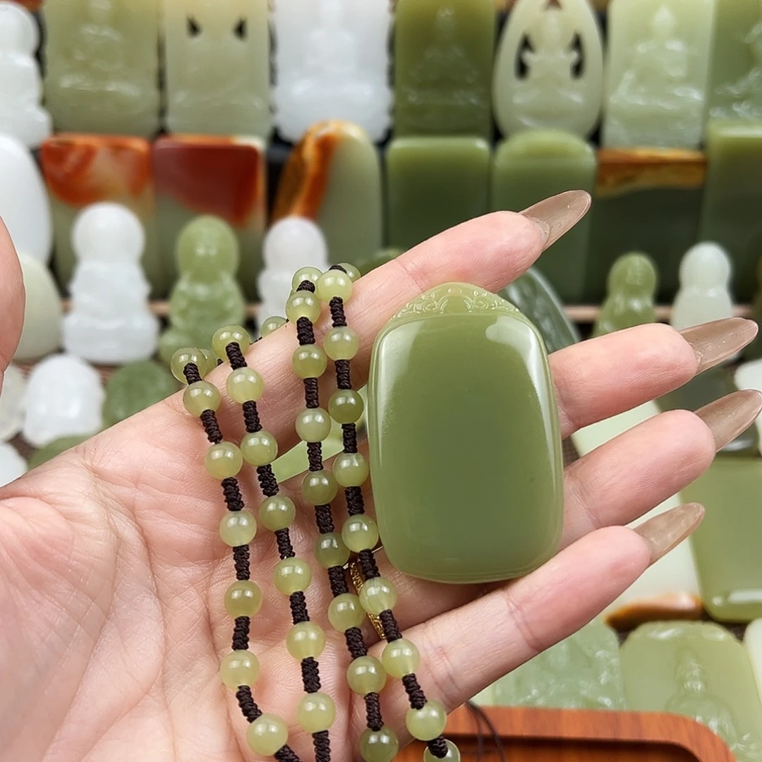 菠菜绿平安牌吊坠