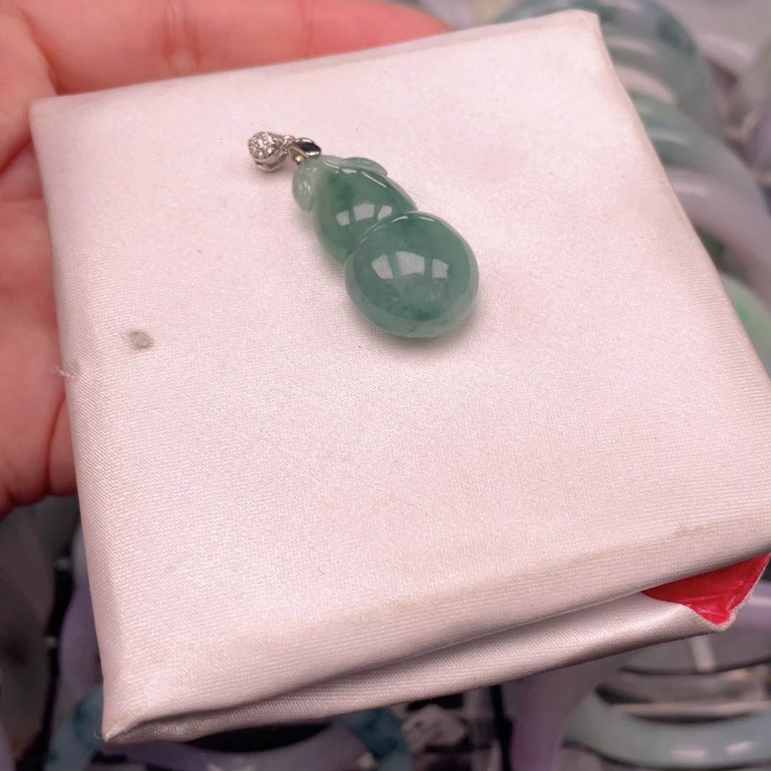 翡翠未镶嵌颈饰蓝冰葫芦