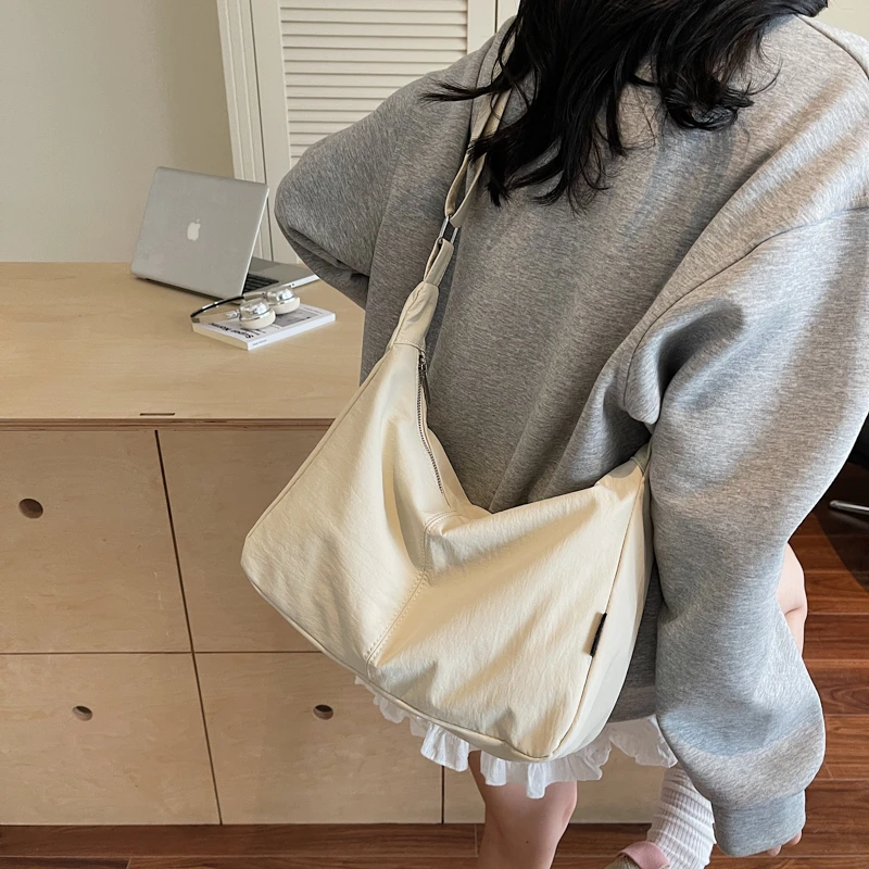 2025新款大容量托特包包潮流时尚单肩包女休闲百搭露营搭斜挎包女