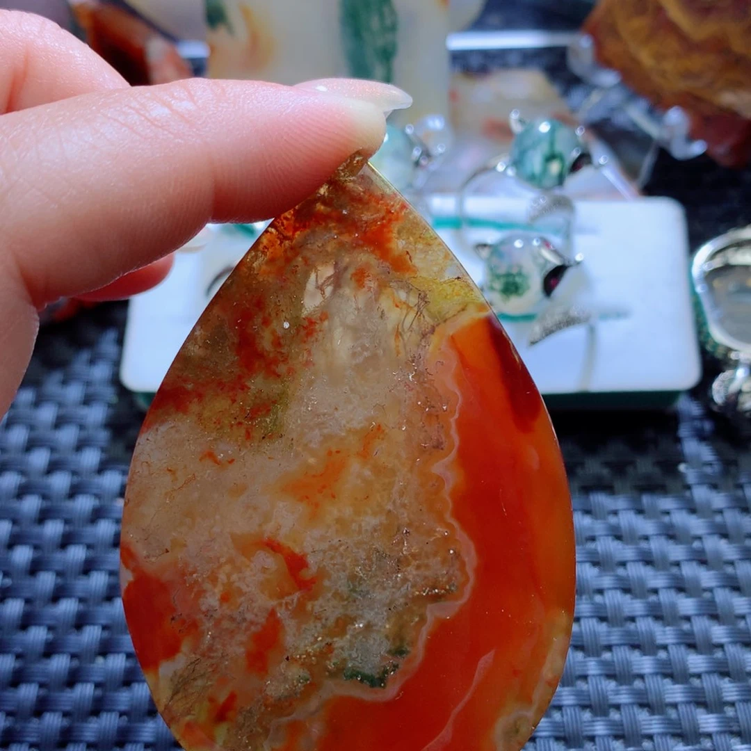 未镶嵌颈饰玛瑙/玉髓皇**岸