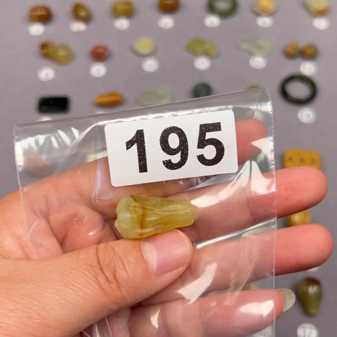 未镶嵌蛇纹石玉颈饰沫*微瑕不退不换