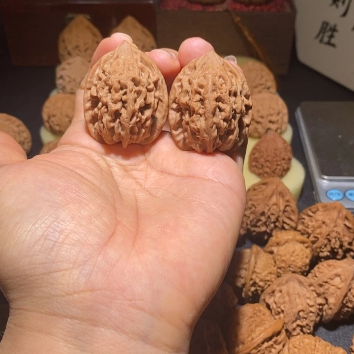 文玩核桃吊坠太行鸡心35