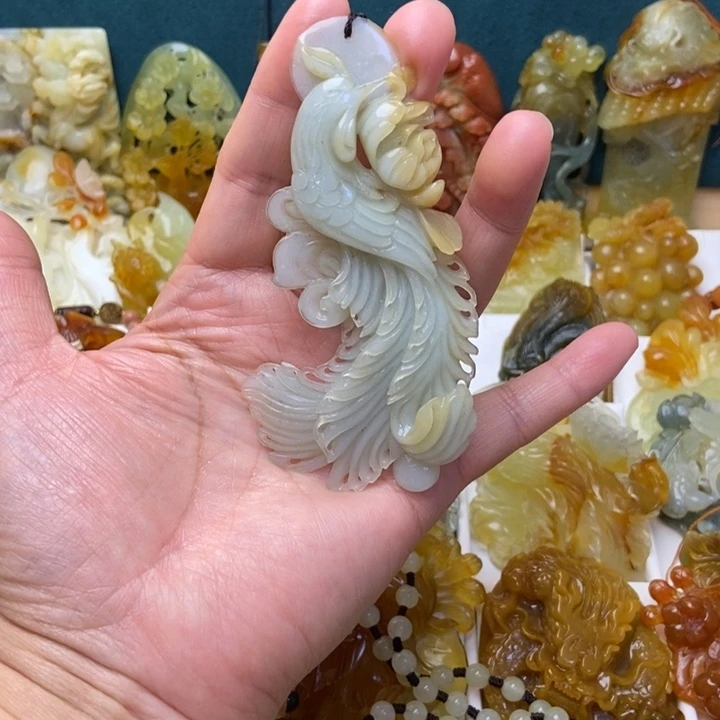 蛇纹石玉未镶嵌颈饰