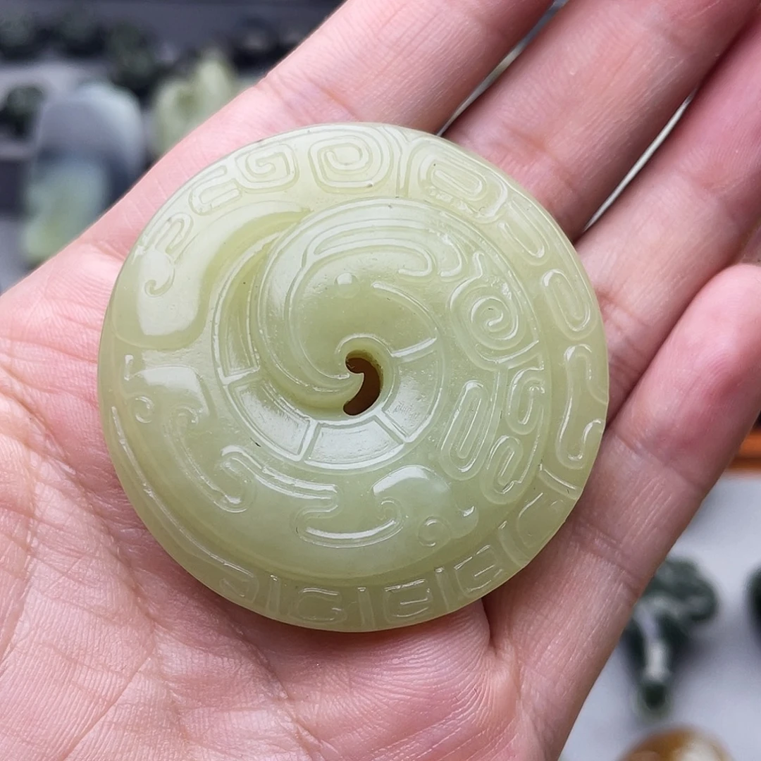 奥***户颈饰未镶嵌和田玉