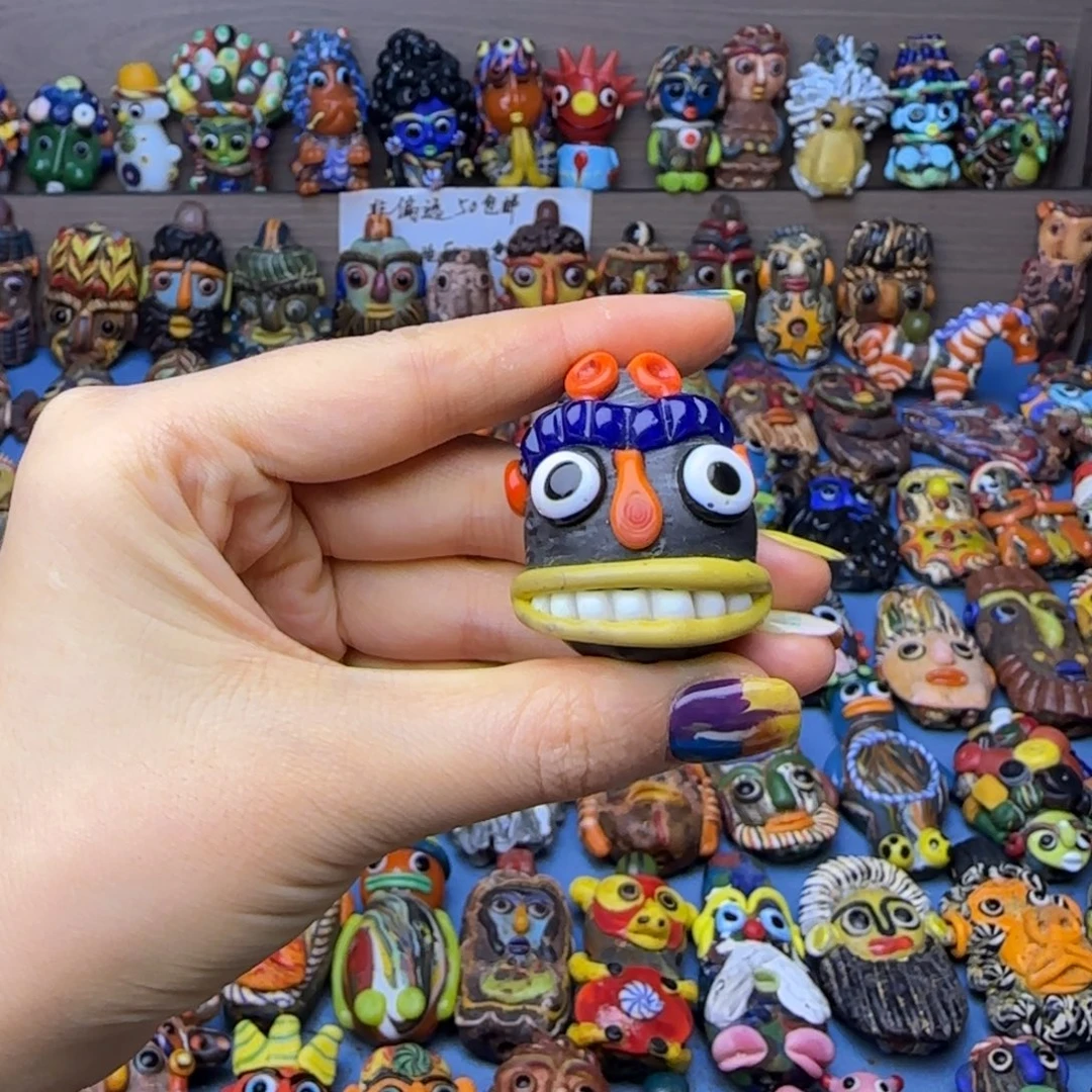 琉璃非金属玻璃颈饰大牙娃