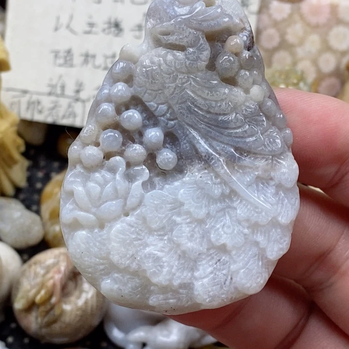 颈饰未镶嵌硅化珊瑚（珊瑚玉）有瑕