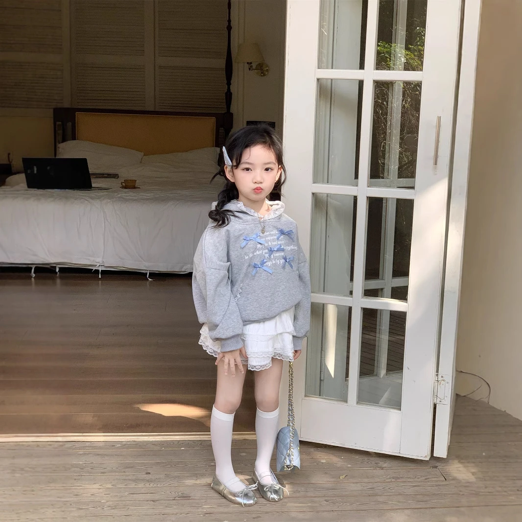 《甜小七》女童2025春季新款蕾丝边蝴蝶结连帽卫衣蓬蓬蛋糕裙套装