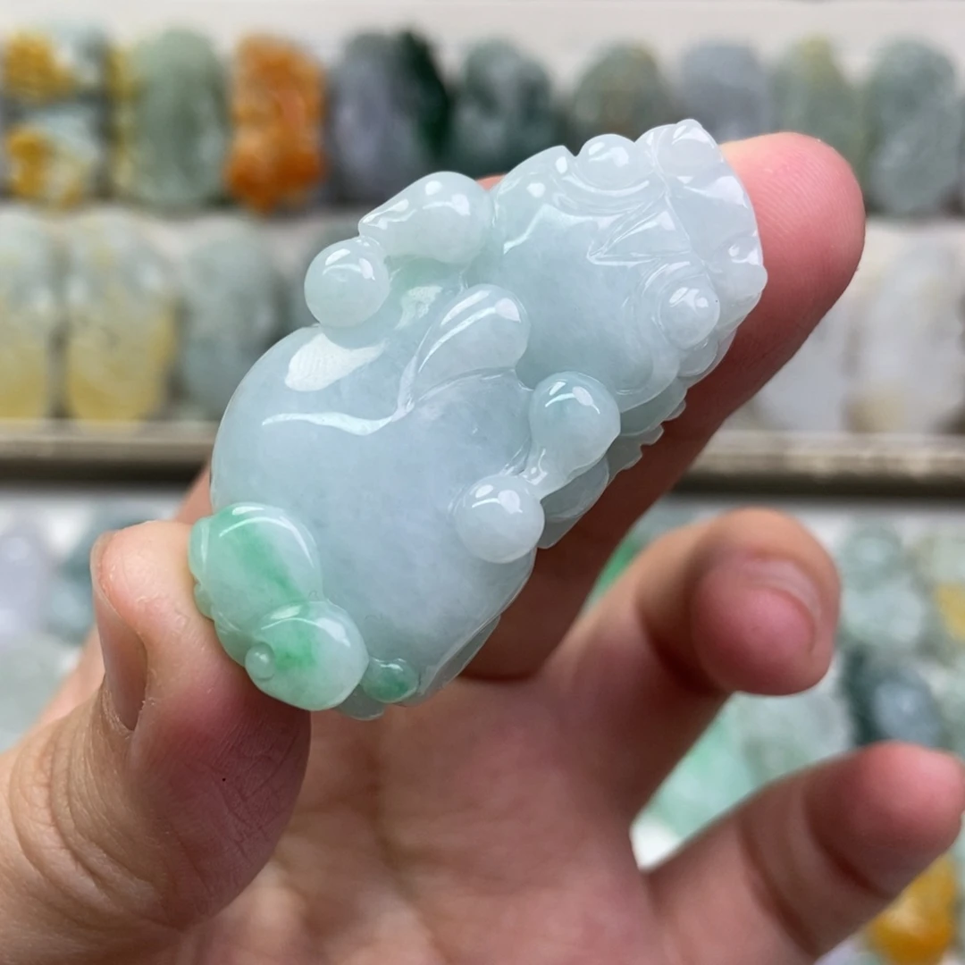 翡翠吊坠(赠链)未镶嵌