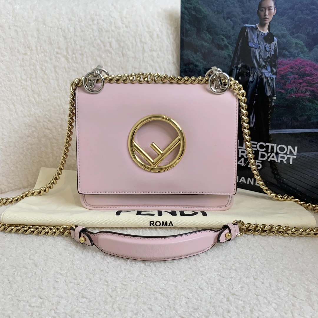 99新 FENDI/芬迪 壹臻/ 樱花粉kan i链条包/36453590