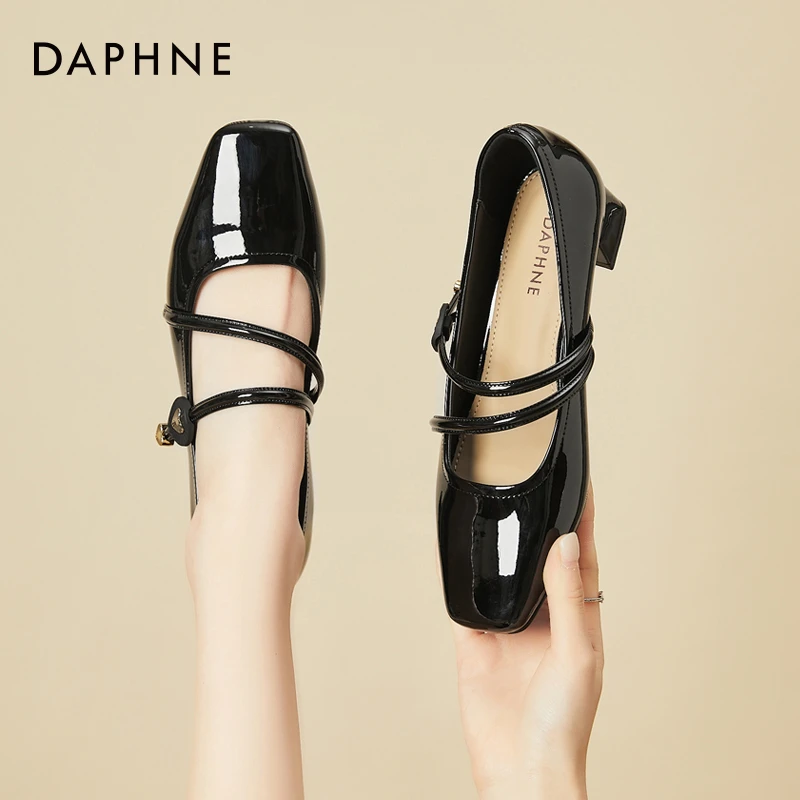 达芙妮粗跟玛丽珍鞋女2025新款秋季一字带低跟尖头单鞋气质小皮鞋