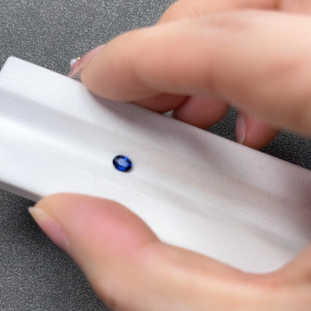 蓝宝石裸石未镶嵌