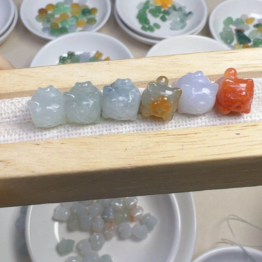 翡翠散珠趴趴猫一只