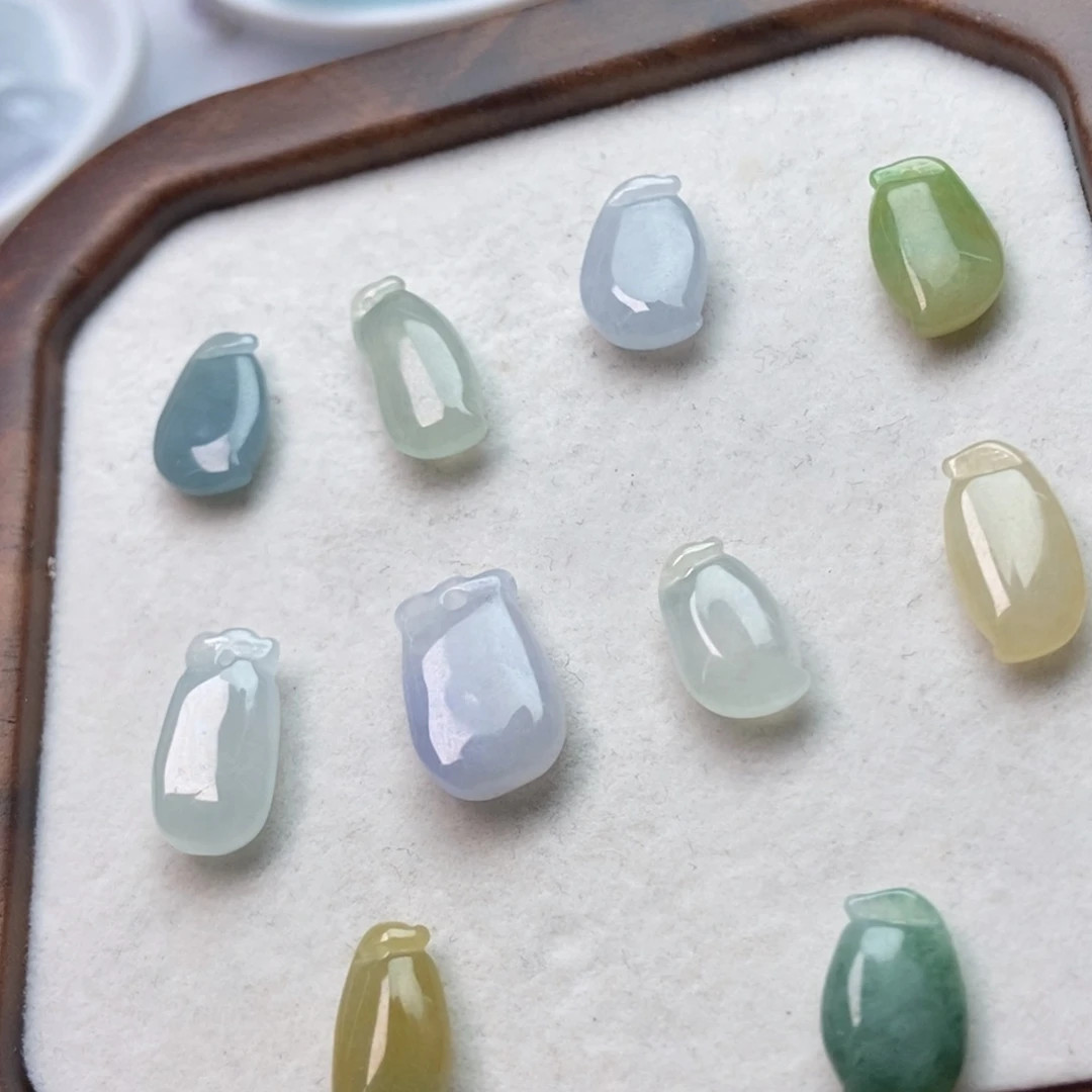 翡翠未镶嵌颈饰1