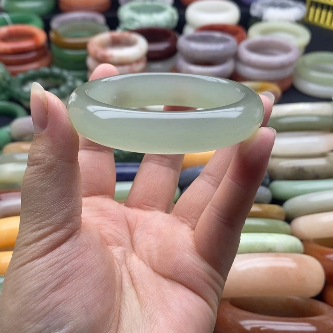 石英质玉未镶嵌手镯