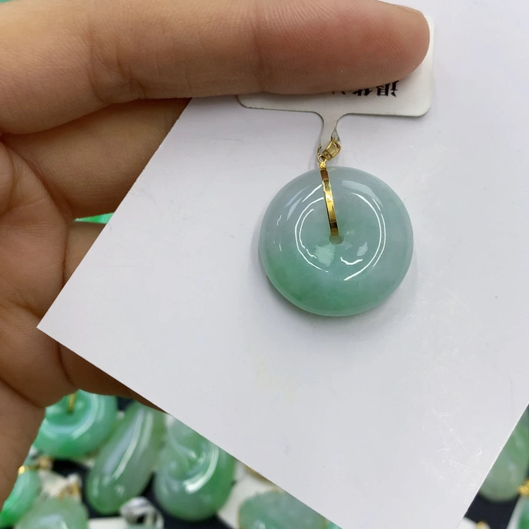 翡翠18K金镶嵌颈饰翡翠