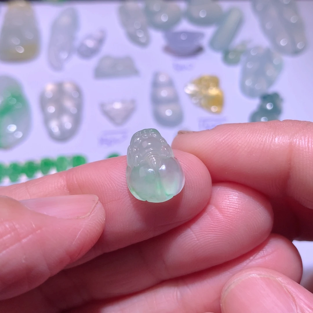 颈饰未镶嵌翡翠貔貅