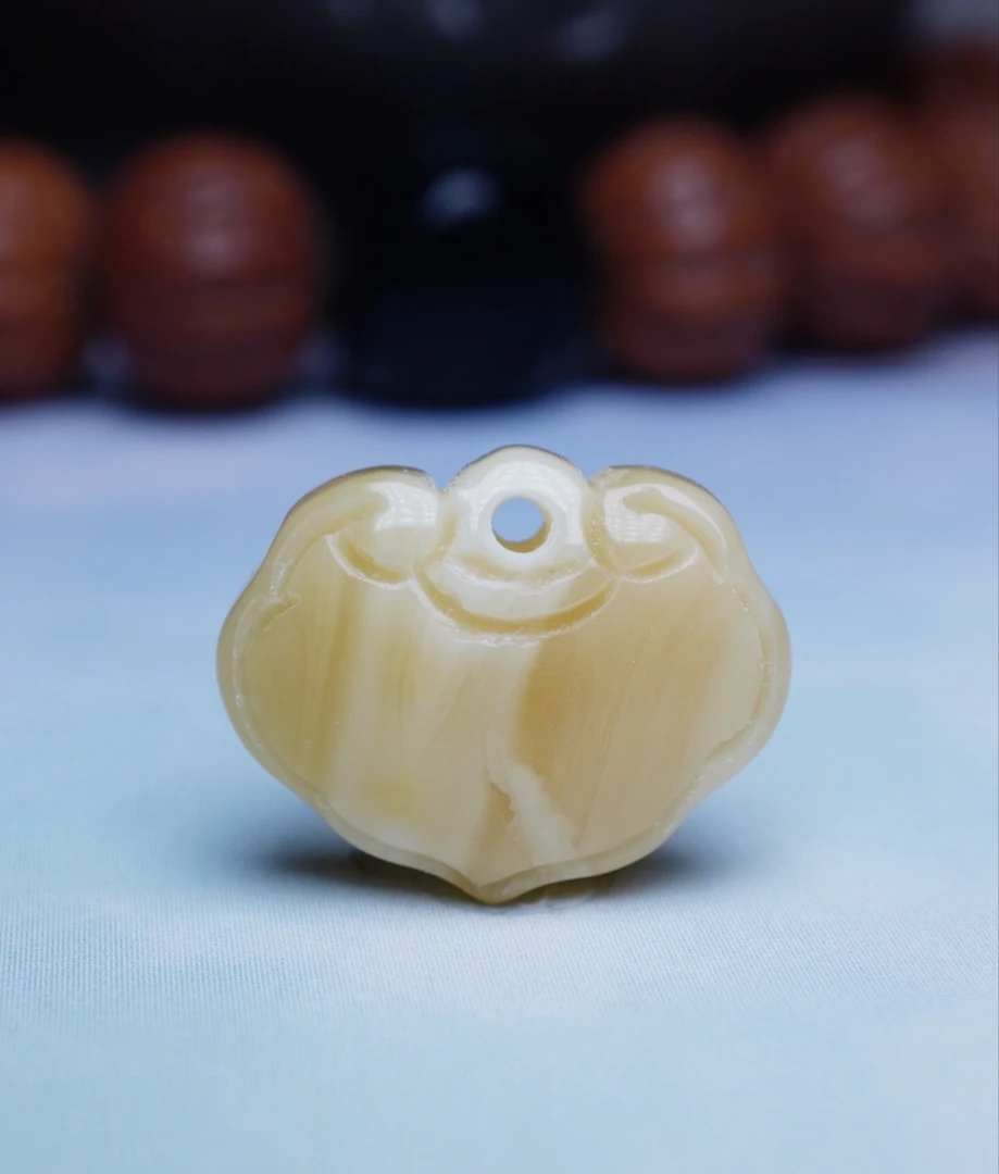 蜜蜡白花蜡平安锁配饰