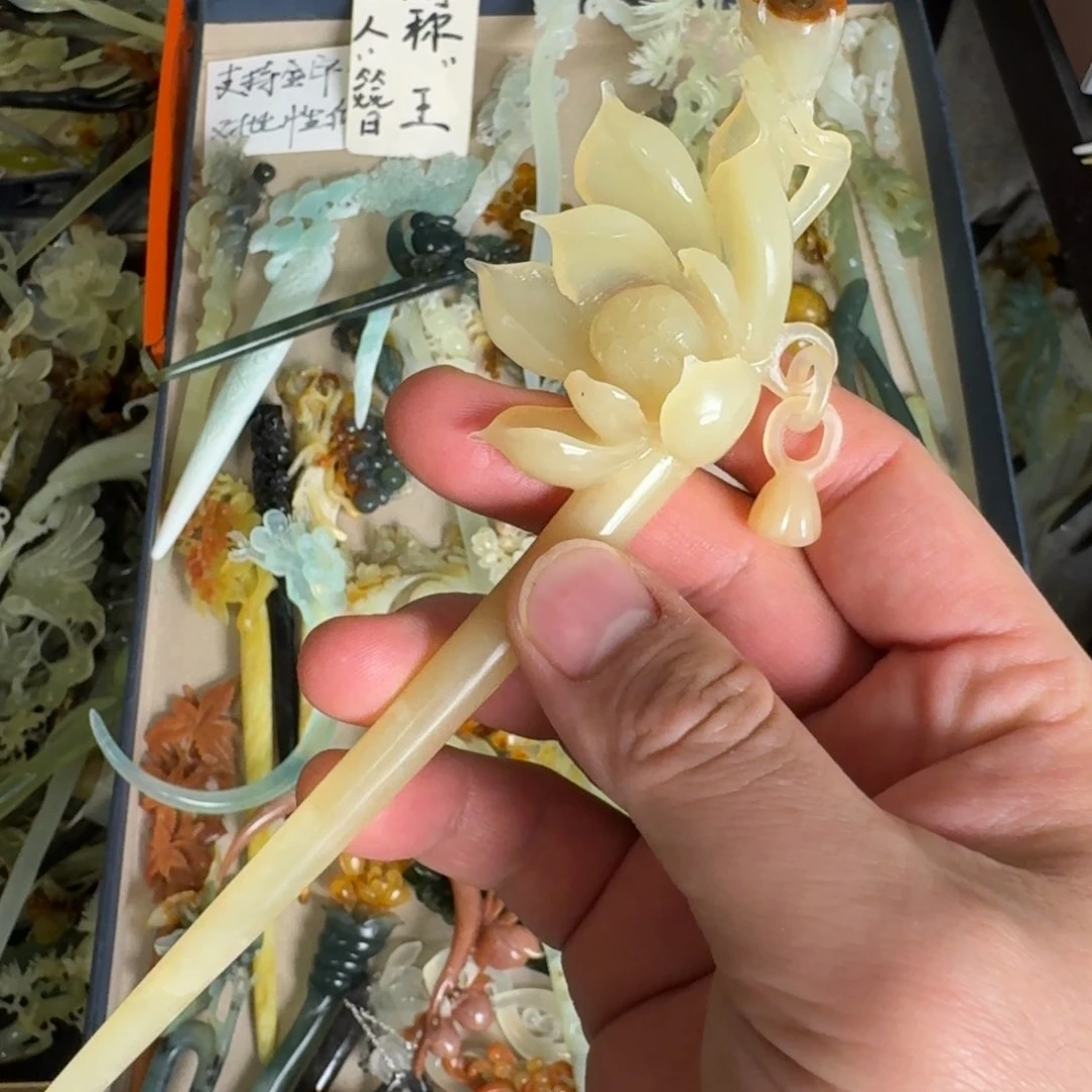 岫玉发饰未镶嵌草***?