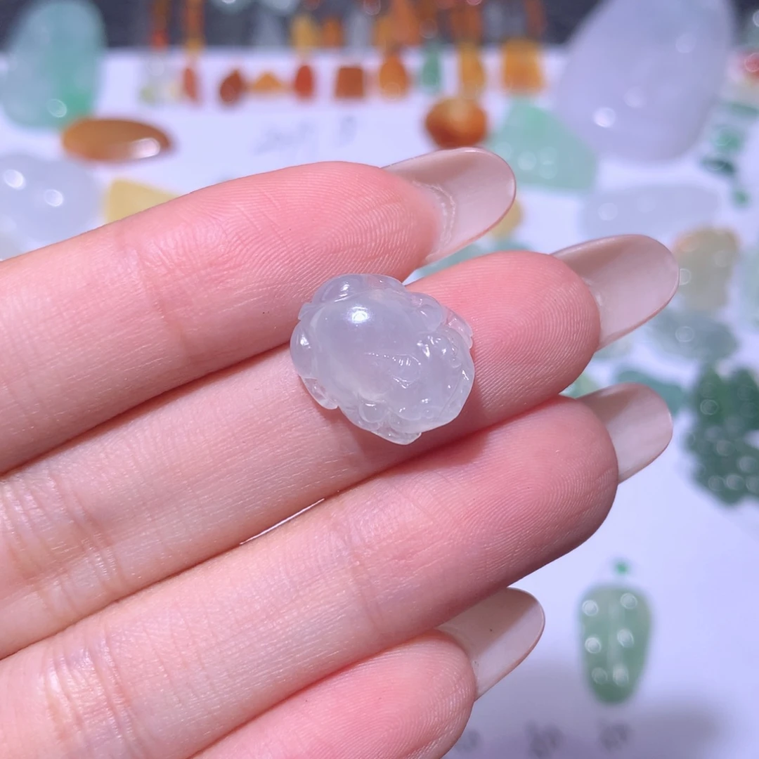 翡翠未镶嵌颈饰貔貅