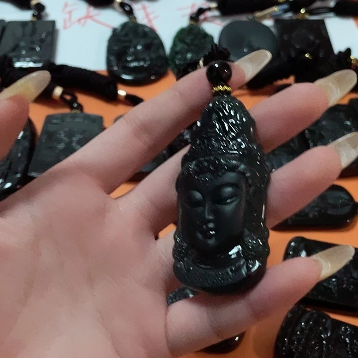 翡翠颈饰未镶嵌聆**语