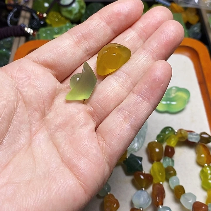 爱***新蛇纹石玉未镶嵌颈饰