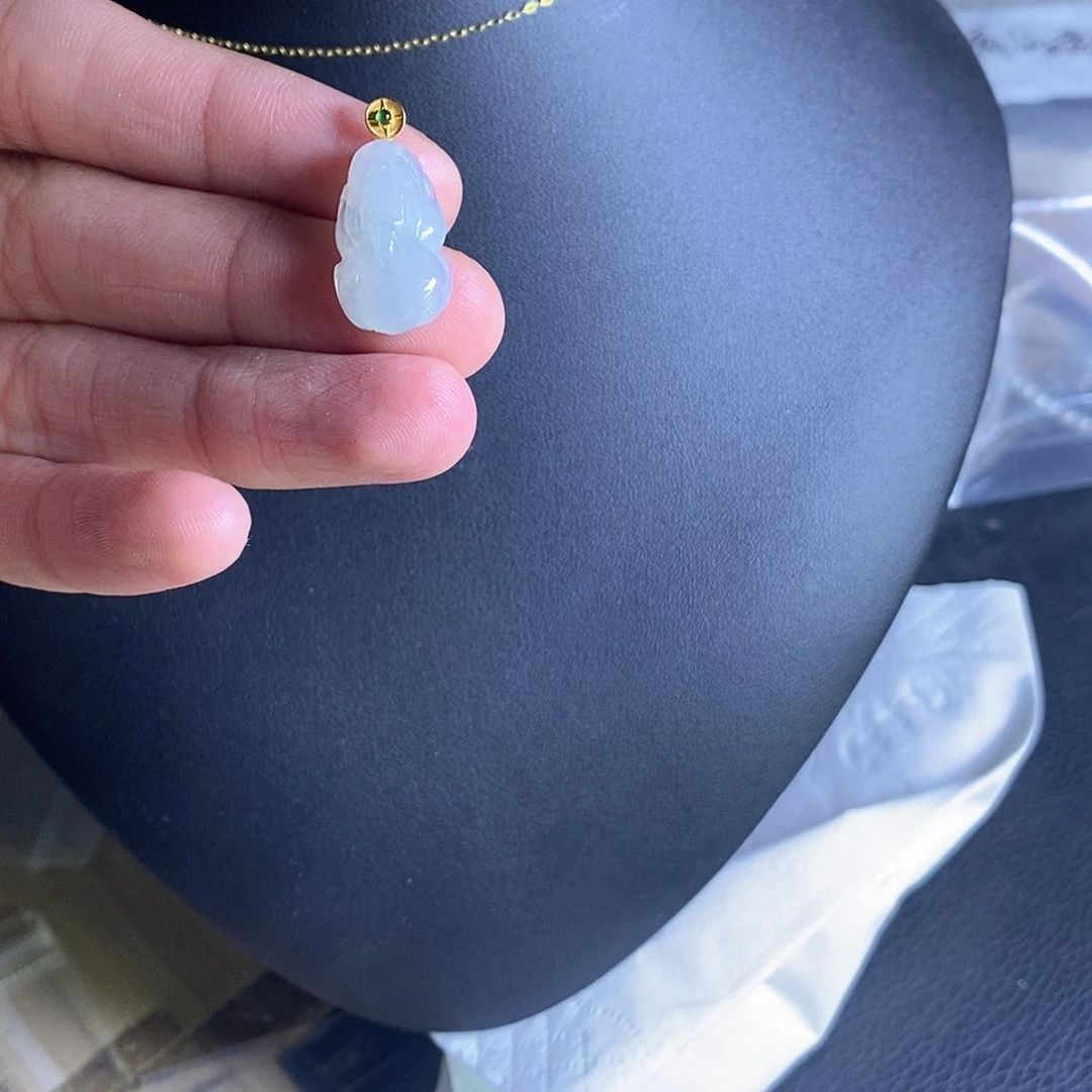 颈饰18K金镶嵌翡翠