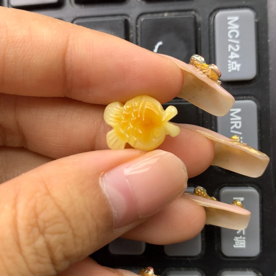 琥珀未镶嵌珠宝奇石