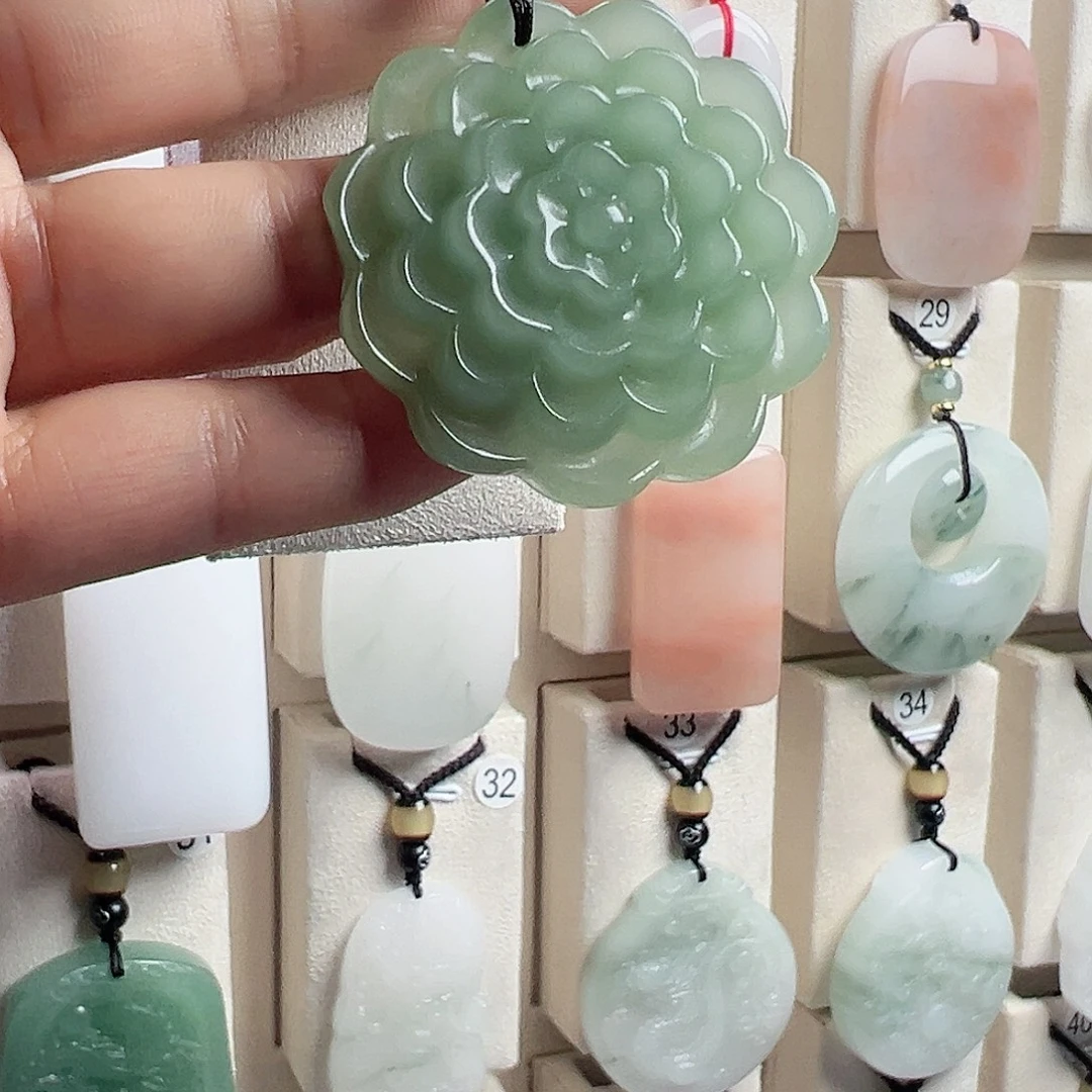 石英质玉未镶嵌颈饰