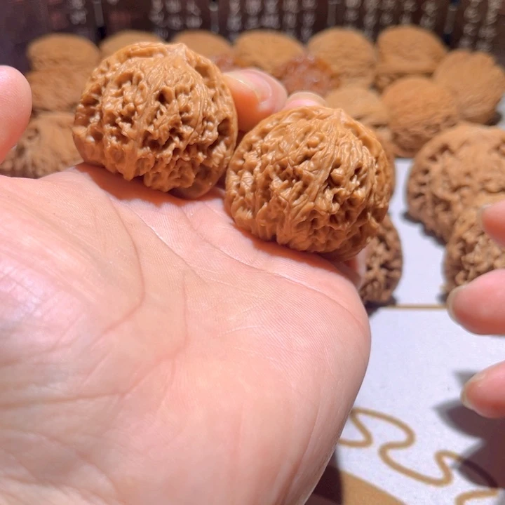 把件桃核宽*觉涿鹿南疆石。骨质嘎嘎嘎嘎