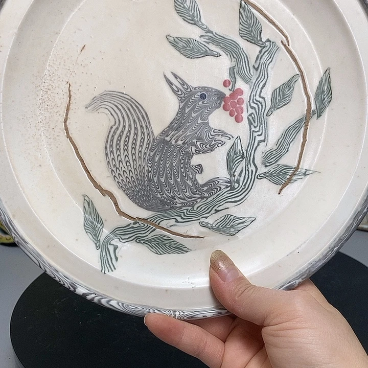 平***。旧藏绞胎松鼠一个