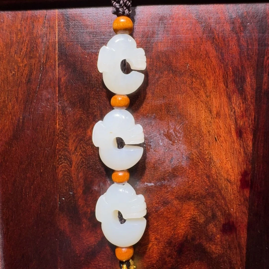 和田玉未镶嵌车挂