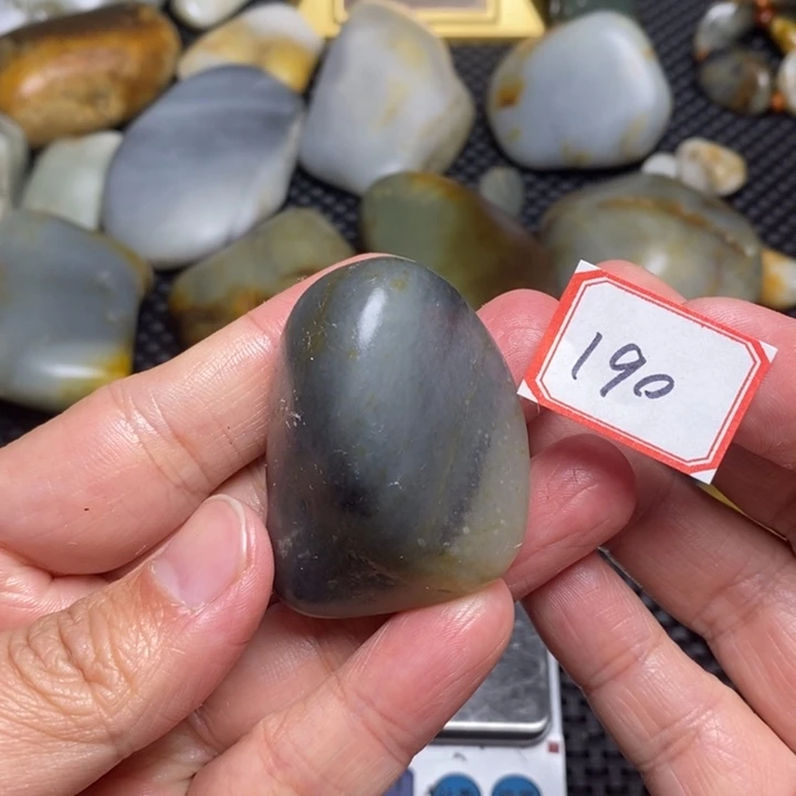 未镶嵌和田玉把件190