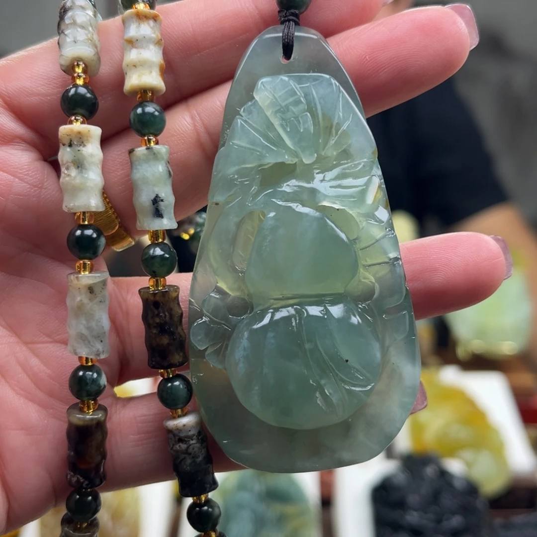 岫玉未镶嵌颈饰挂件