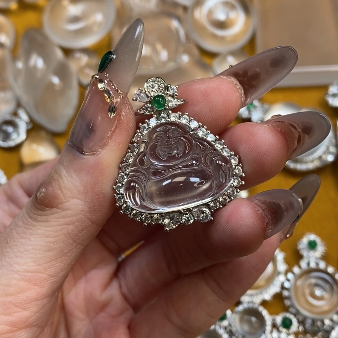 致***夫颈饰银S925镶嵌石英质玉佛公