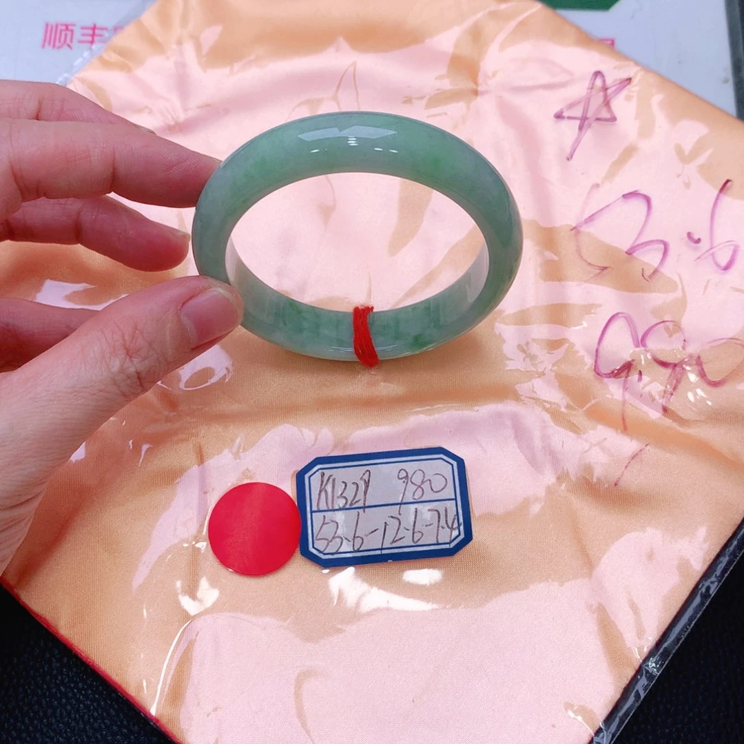未镶嵌手镯翡翠缅甸翡翠手镯