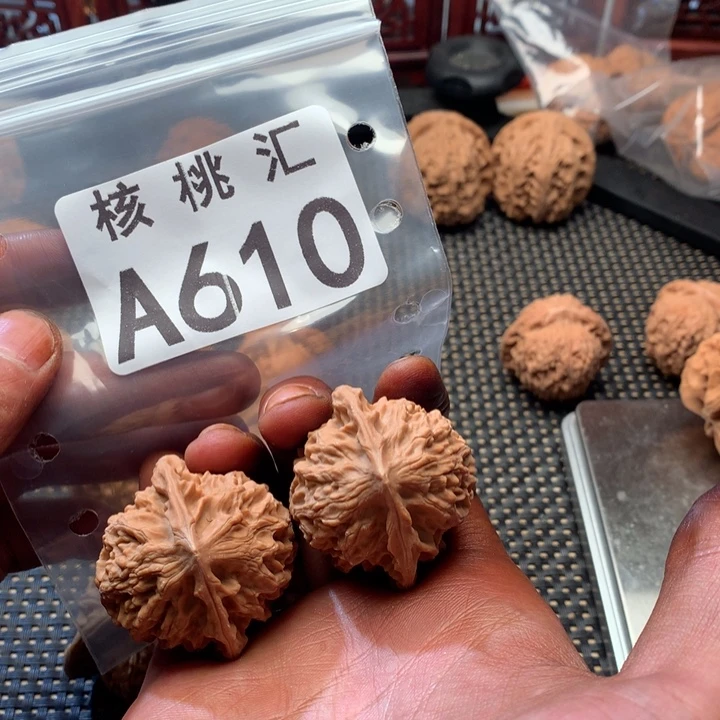 吊坠文玩核桃金牛