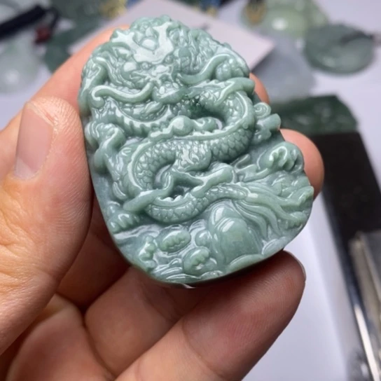 翡翠未镶嵌颈饰翡翠