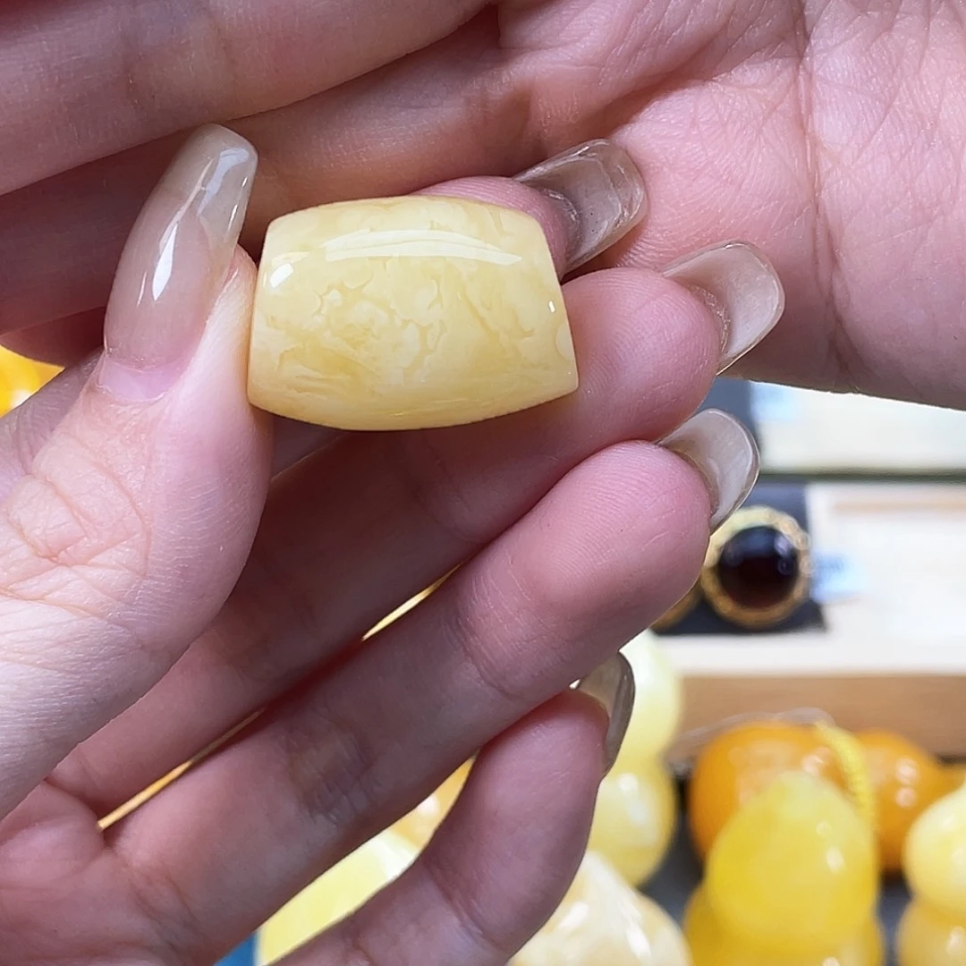 未镶嵌琥珀裸石琥珀蜜蜡J56