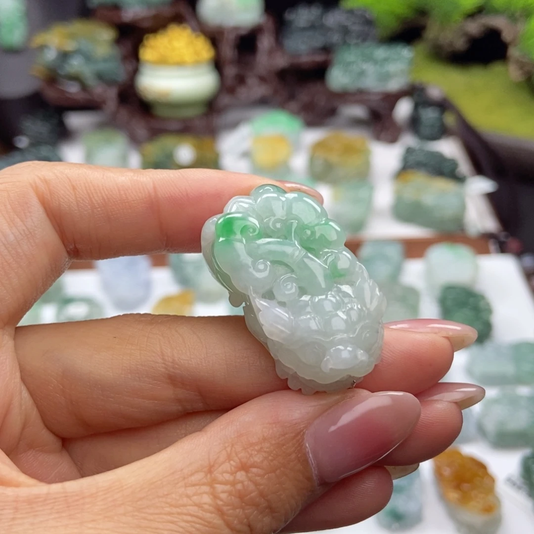 翡翠未镶嵌颈饰A24 冰胶飘花含珠貔貅