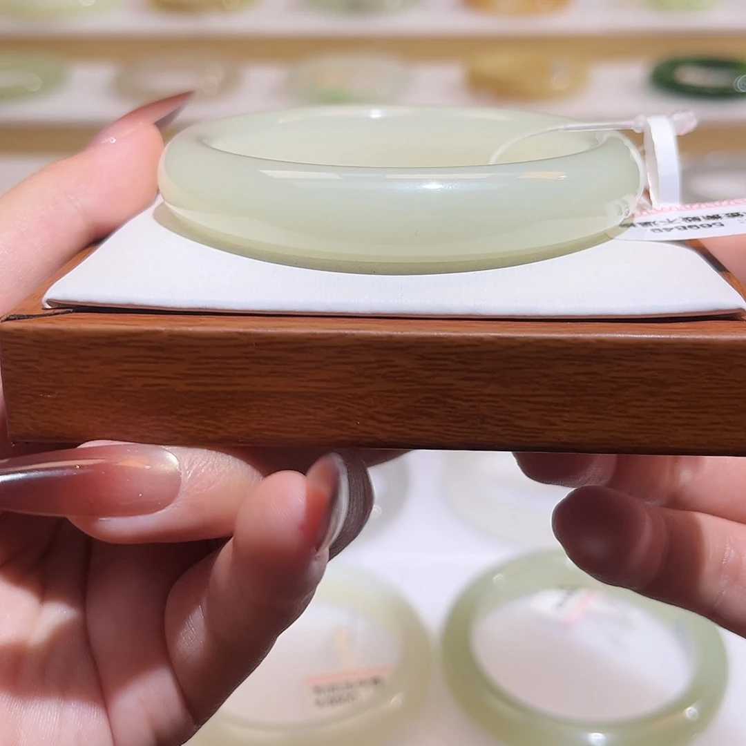 和田玉未镶嵌手镯冰晴