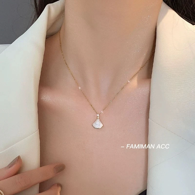 钛钢项链 轻奢气质猫眼石设计感扇形裙子钛钢项链女百搭锁骨链
