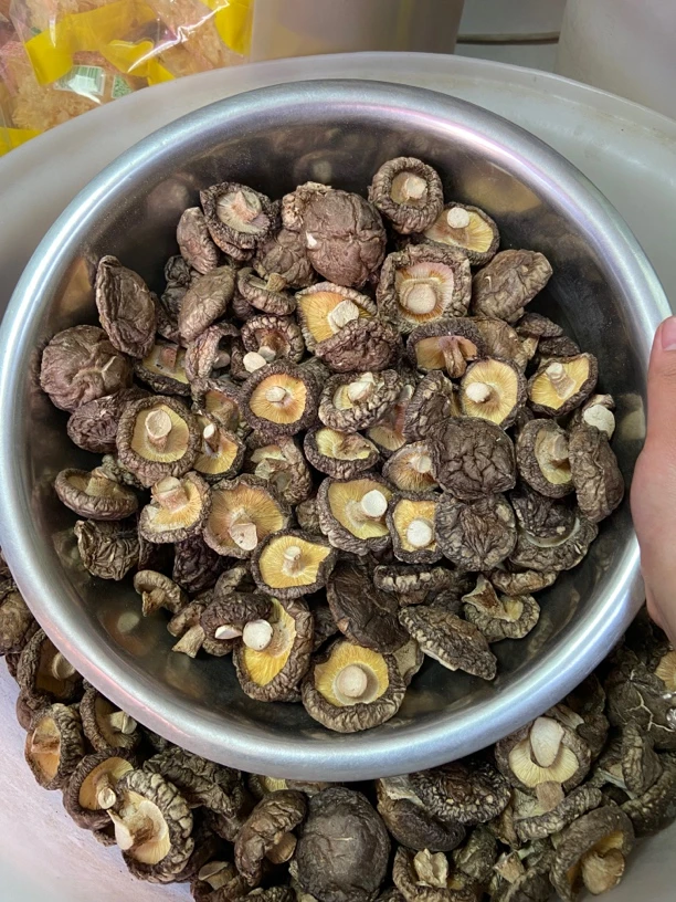 肉厚香浓小香菇干货农家特产可用于炖鸡汤