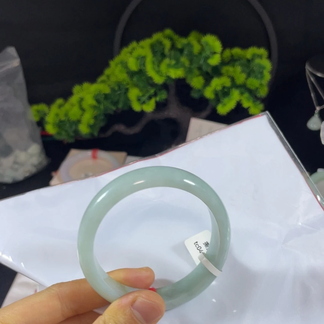 未镶嵌手镯翡翠天然翡翠手镯
