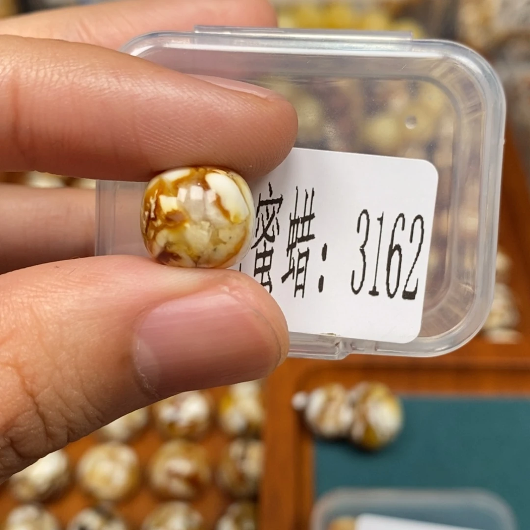 沁色蜜蜡未镶嵌3162
