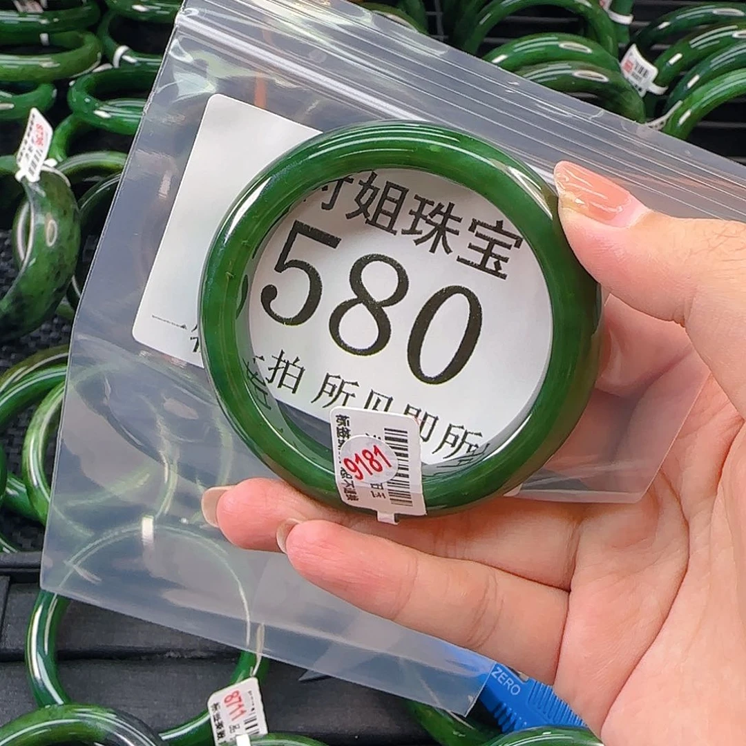 颈饰未镶嵌和田玉（碧玉）手镯55 580