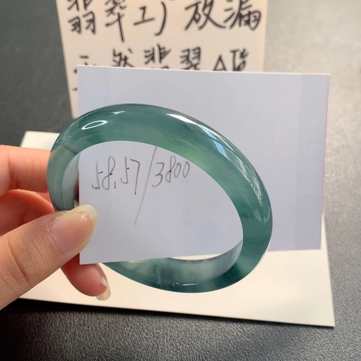 翡翠手镯未镶嵌天然翡翠