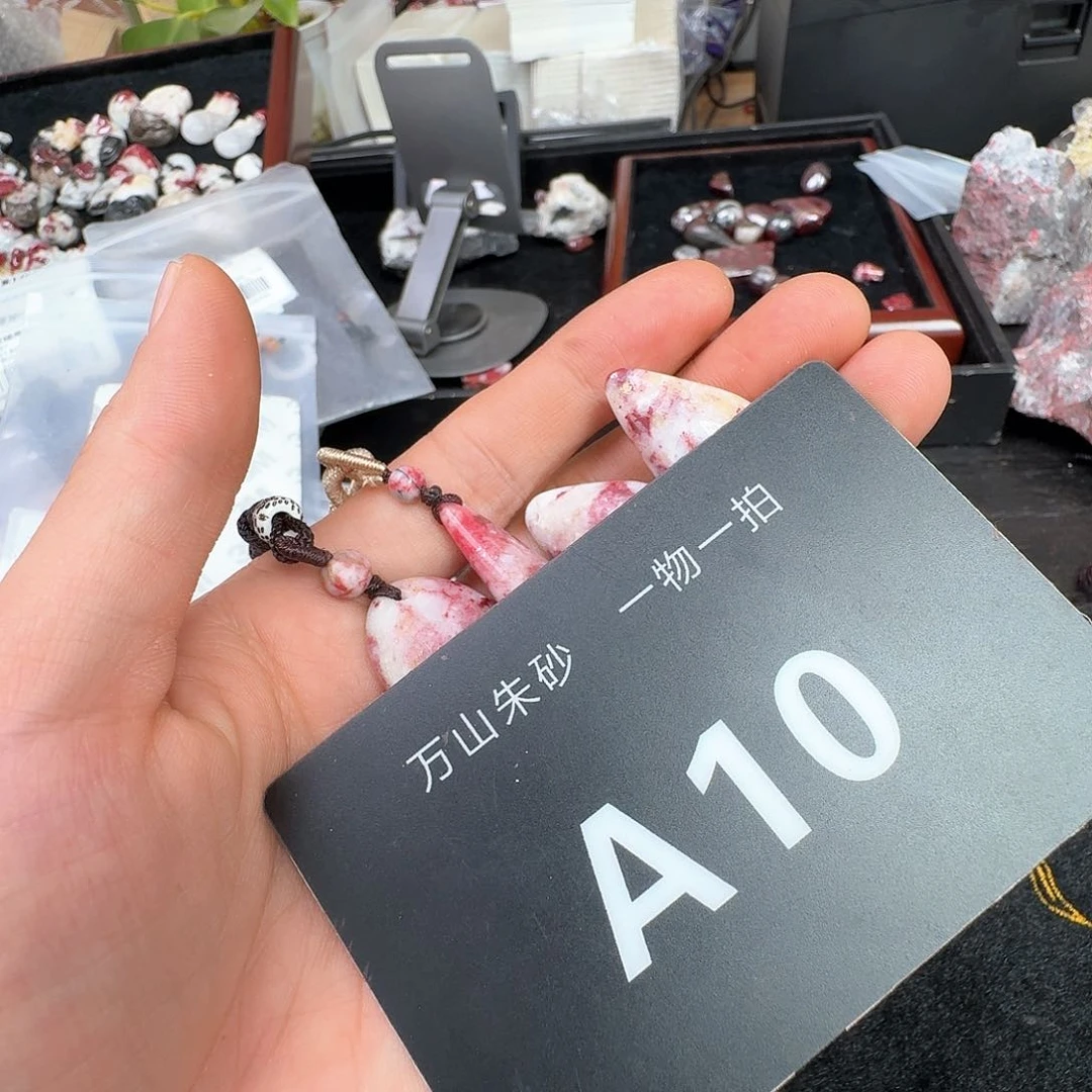 天然辰砂原矿原石朱砂吊坠