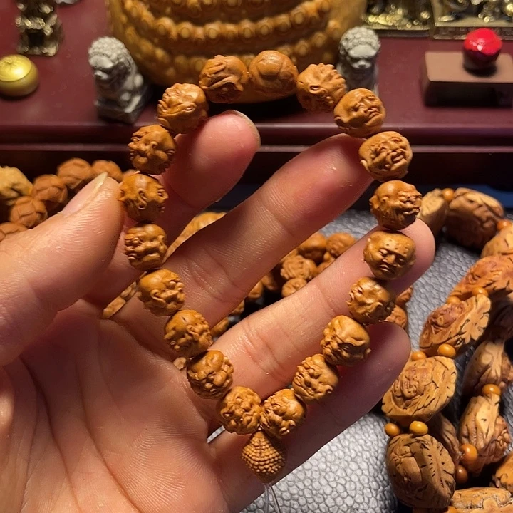 龙纹桃核雕刻双面罗汉