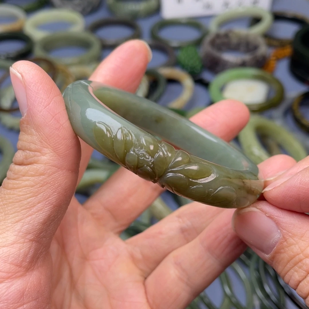 和田玉（糖玉）未镶嵌手镯013，圈口55.6mm莲花镯
